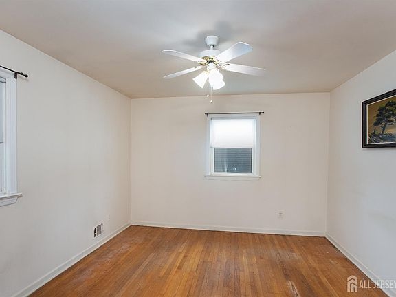 5th image of 255 Harding Blvd