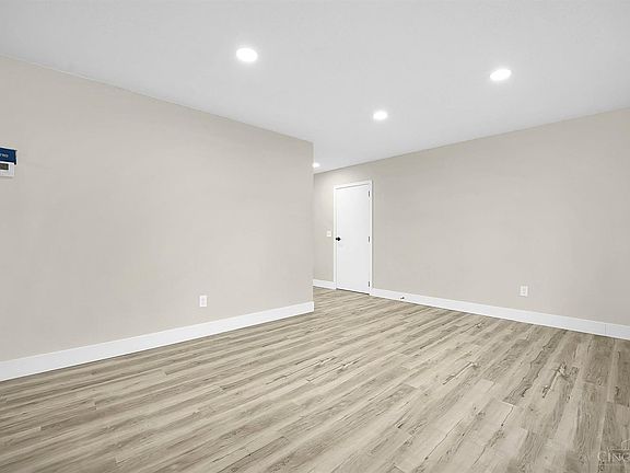 4th image of 1492 W Meadowbrook Dr