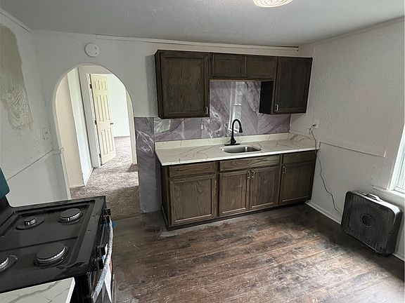 2nd image of 411 Dewitt Ave #B