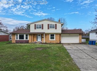 337 Bella Vista Dr, Grand Blanc, MI 48439