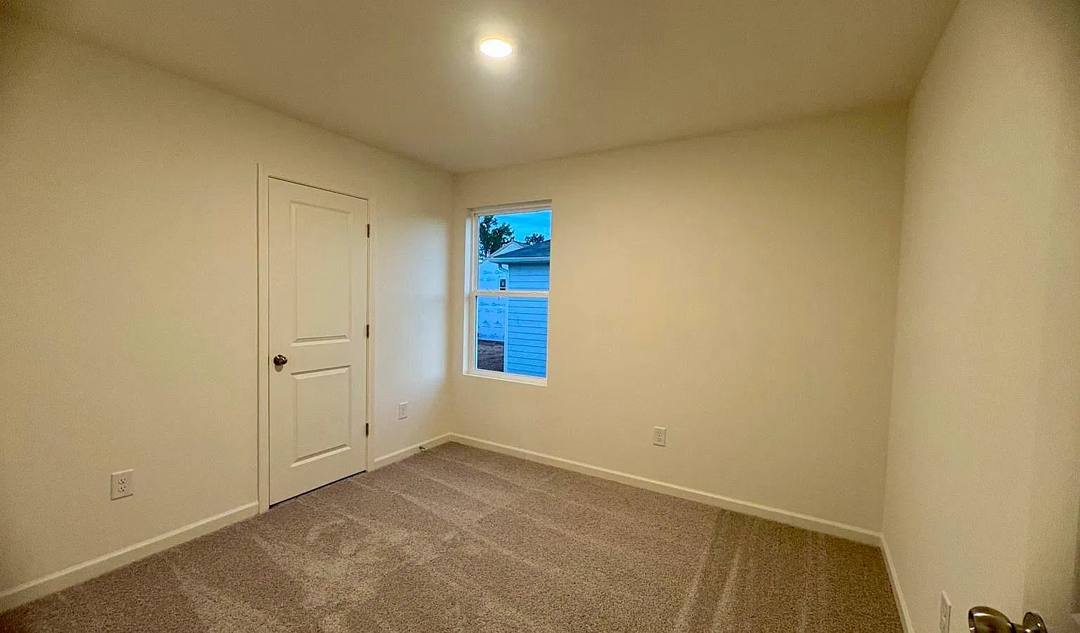 3 bed, 2.5 bath, 1700 sqft, $2,000 — Photo 4