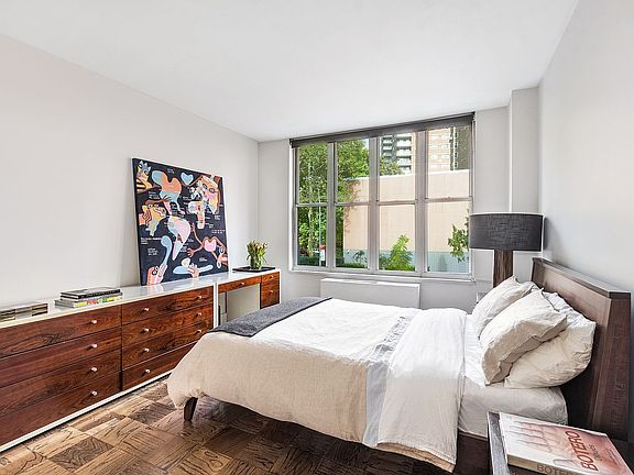 4th image of 344 W 23rd St APT 2B