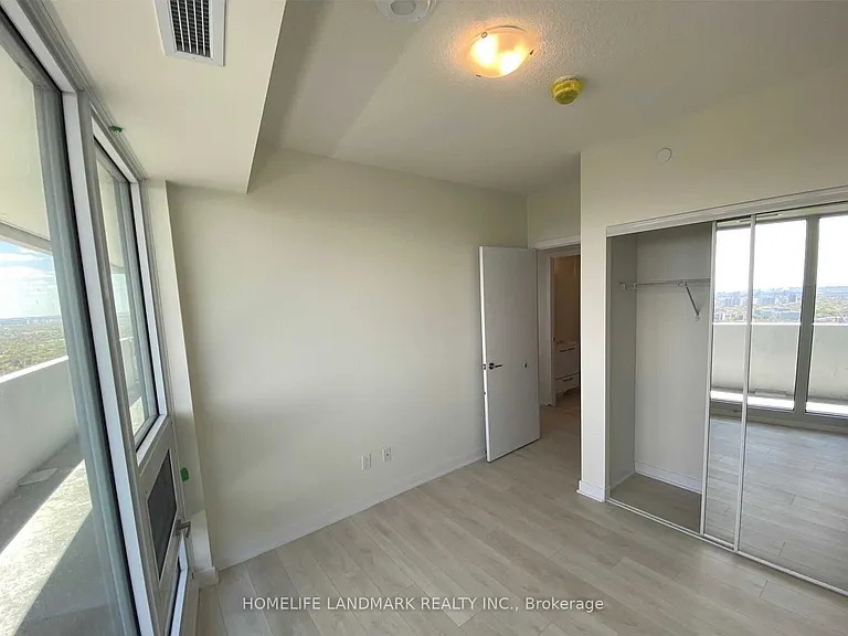 2221 Yonge St #5009 — Photo 16