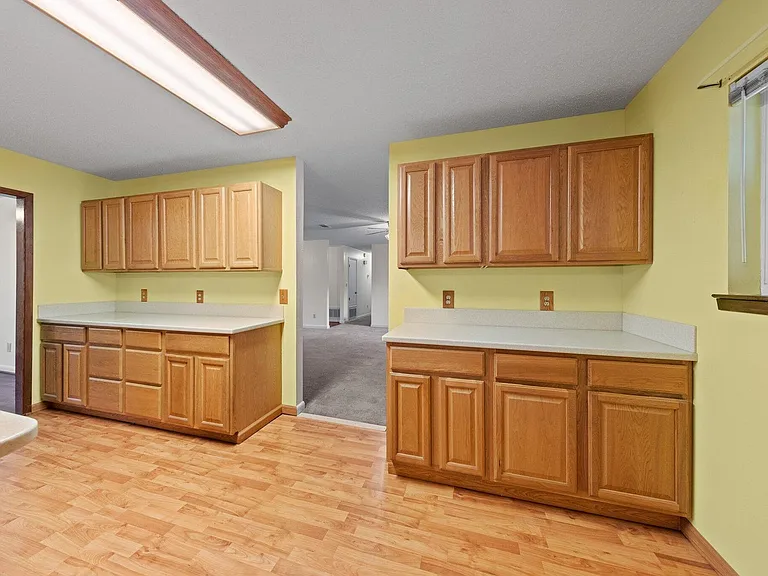 122 Beach Dr — Photo 12