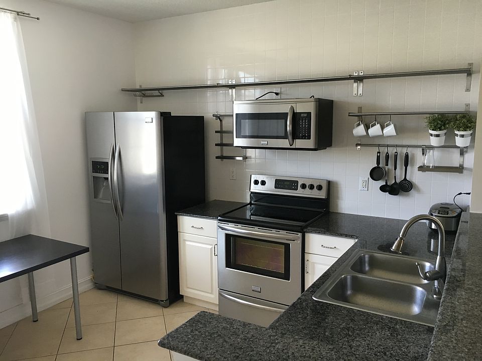 Eat in Granite/Stainless 