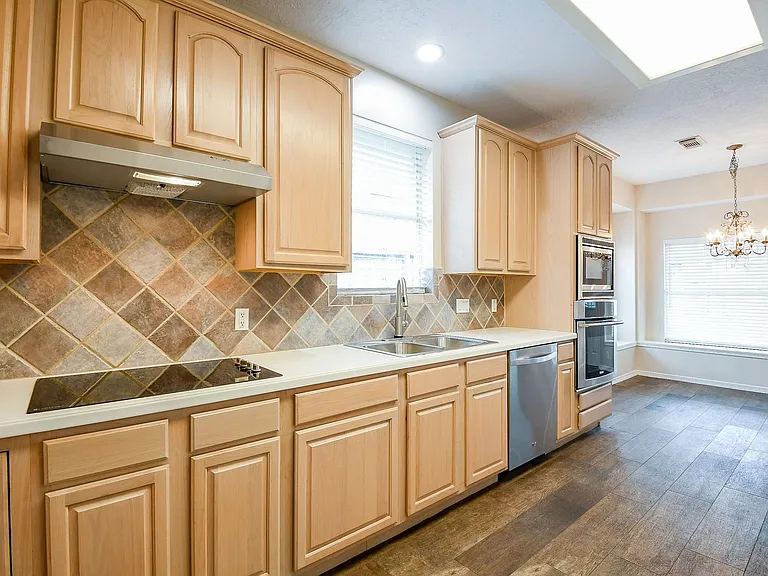 241 Blue Hill Dr — Photo 8