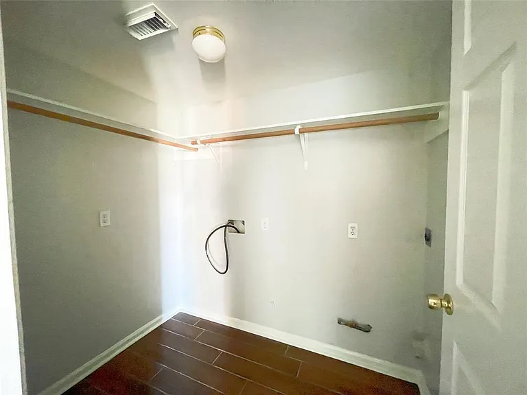 6638 Chantalle Dr — Photo 15