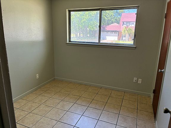 4th image of 4700 Shady Hill Dr