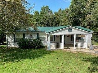 1012 Center Ln, Byrdstown, TN 38549