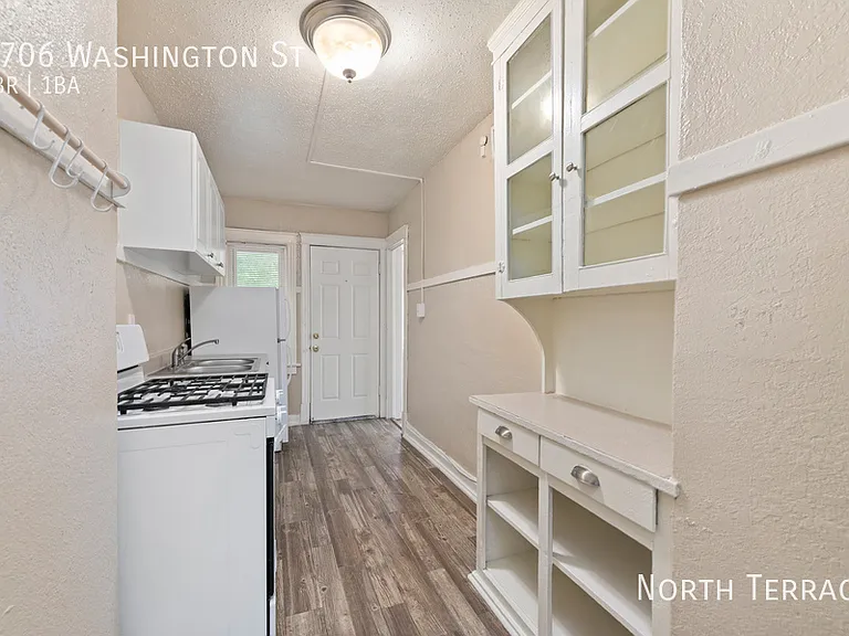 3706 Washington St #3S — Photo 2