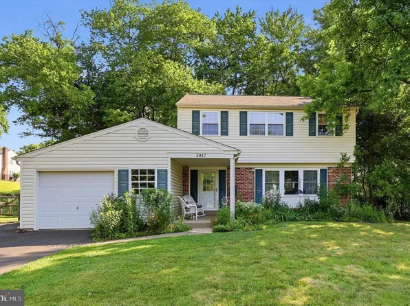 2017 Black Horse Dr, Warrington, PA 18976