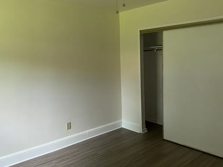 2122 Sharpshire Ln — Photo 10