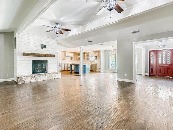 5th image of 1213 Briar Hollow Ln