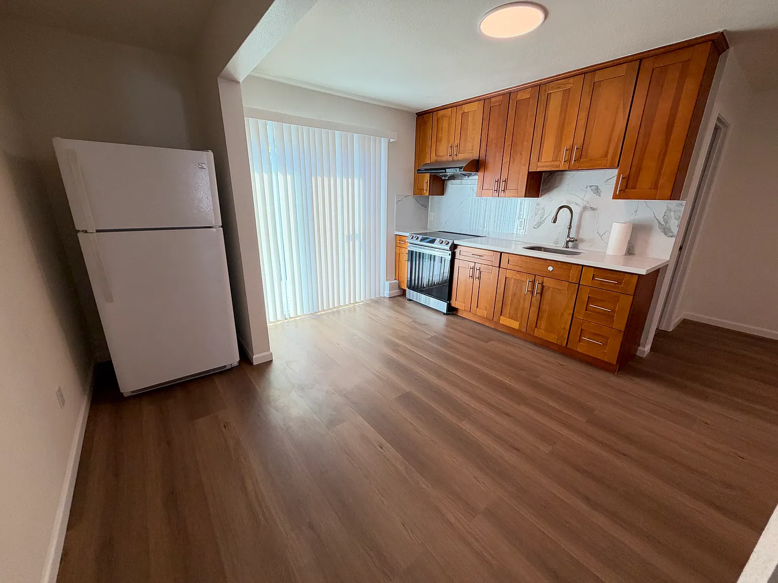 2 bed, 800 sqft, $2,500 — Photo 3