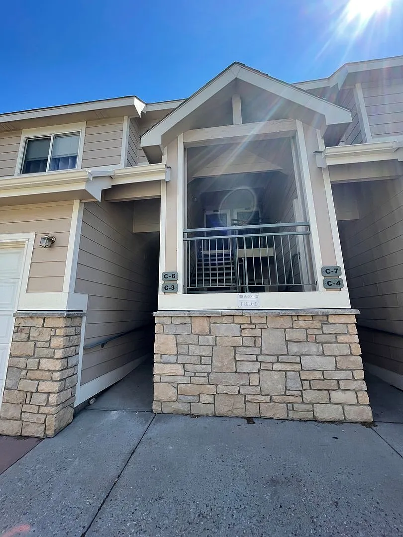 Building Photo - 3945 Landings Dr #C3