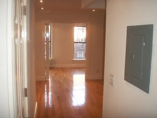 Rented by Icon Realty Management | media 10