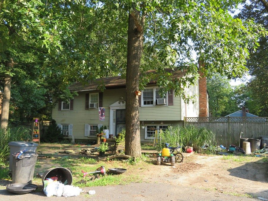 2nd image of 3840 11th St