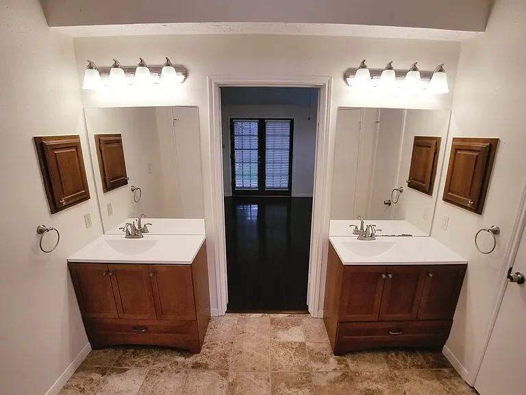 2111 Echo Rdg — Photo 27