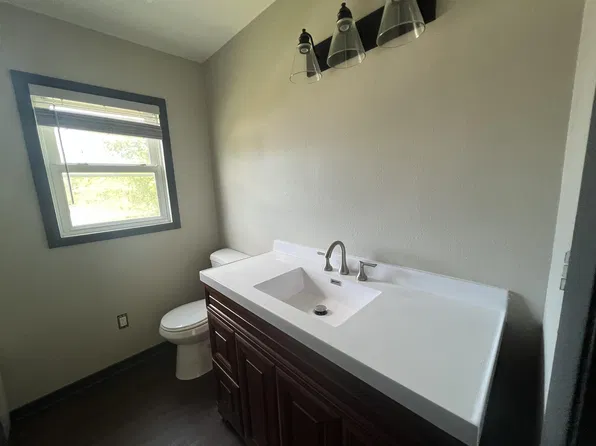 1203 W 10th St, Cedar Falls, IA 50613