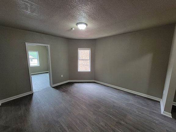 3rd image of 118-148 N Lawn Ave #2S