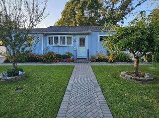 785 Spur Dr N, Bay Shore, NY 11706