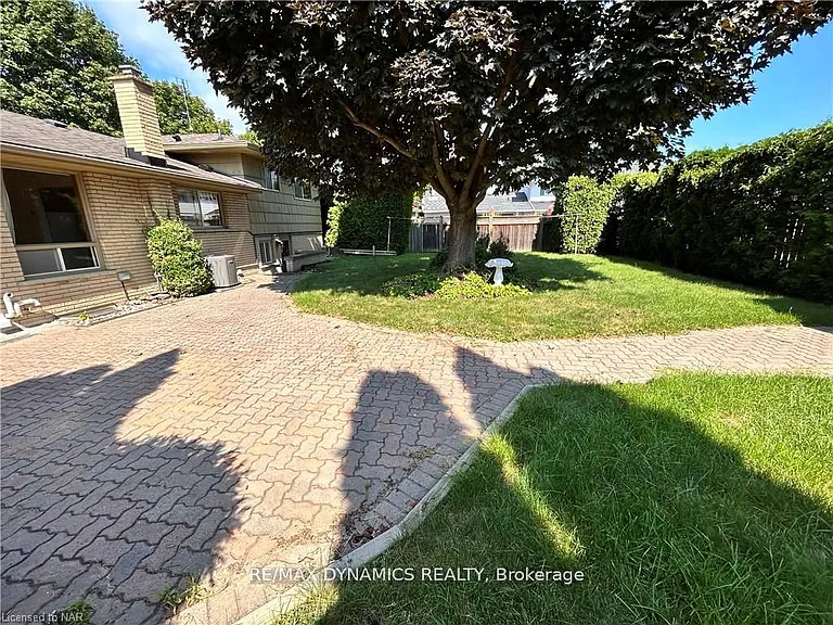 32 Mississauga Rd #LOWER — Photo 18