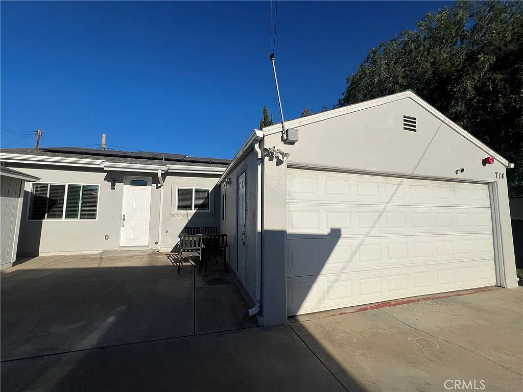 3 bed, 1100 sqft, $3,600 — Photo 2