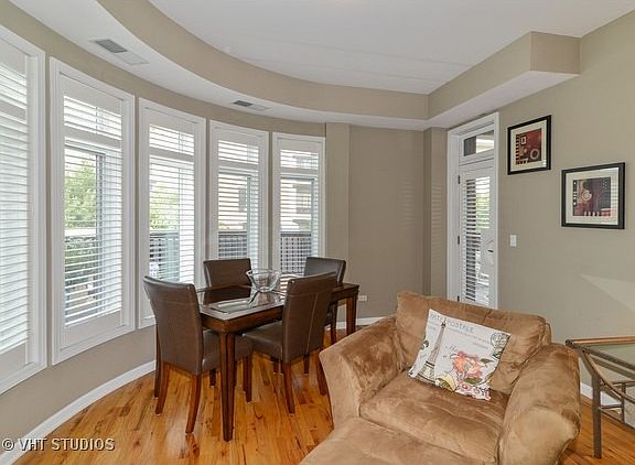 4th image of 657 W Fulton St Unit 208