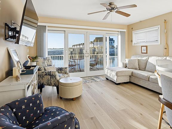 4th image of 537 W Lakeshore Dr #2