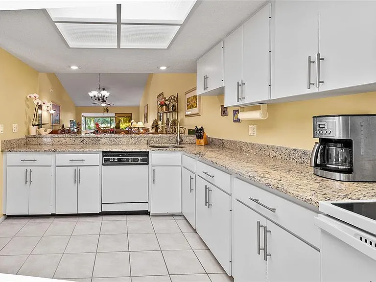 4660 La Jolla Dr — Photo 9