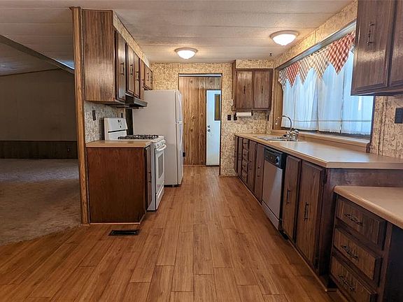 5th image of 805 Park Creek Ave