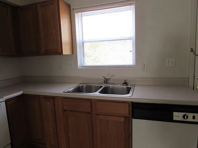 104 Viren Ln — Photo 4