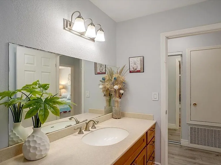 Shared bathroom 1