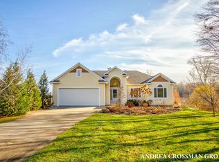 3001 Newport Dr, Fennville, MI 49408