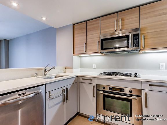 4th image of 555 4th St Unit 921