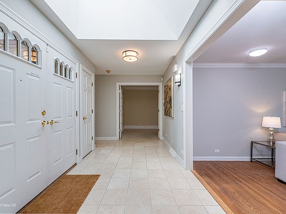 3rd image of 1604 N Hickory Ave