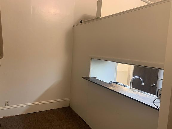 4th image of 401 W Jackson St #3