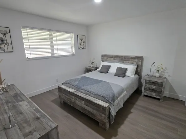 704 NE 8th St, Hallandale, FL