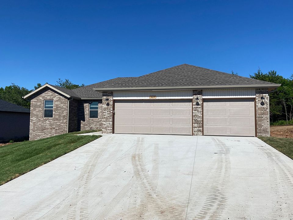 1st image of 924 Berry Ln