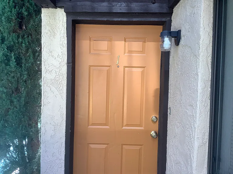415 S Marina St — Photo 3