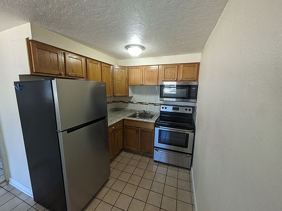 4th image of 1565 Violet Ave APT A