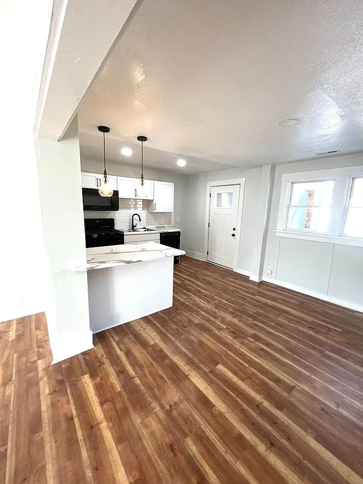 4801 University Ave - Waveland Cottage - 1 — Photo 4