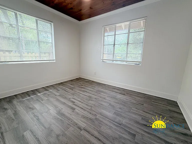 255 Brooks St — Photo 6