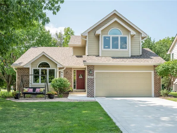 12291 Wellington Ridge Dr, Clive, IA 50325