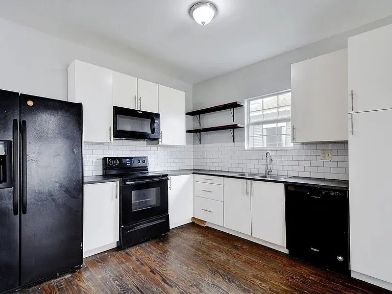 104 Webb — Photo 6