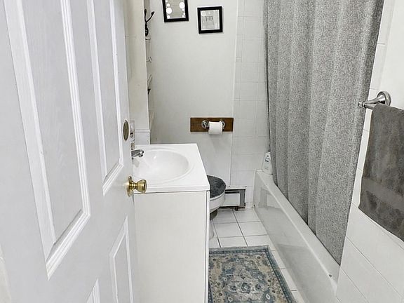 3rd image of 19 Lenox Pl
