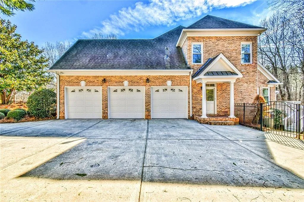 5 bed, 7.0 bath, 6543 sqft, $7,500 — Photo 2