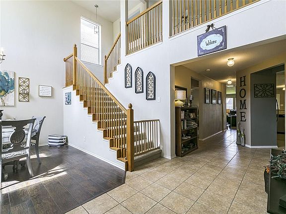 4th image of 2043 Kingsbridge Dr