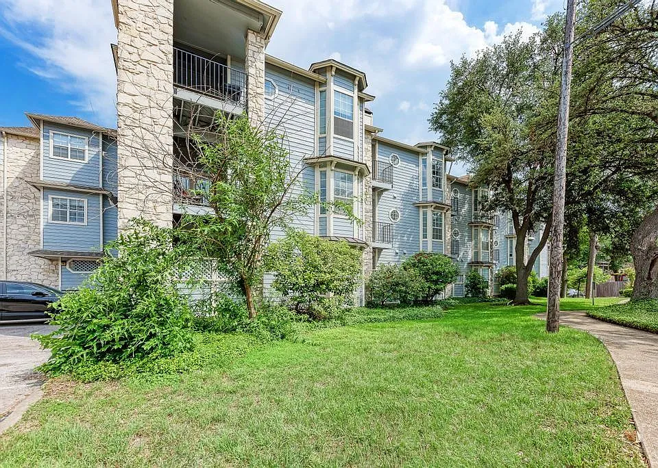 3111 Tom Green St #202