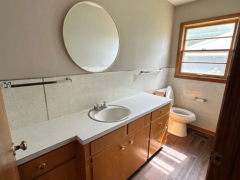 523 Olney St — Photo 10